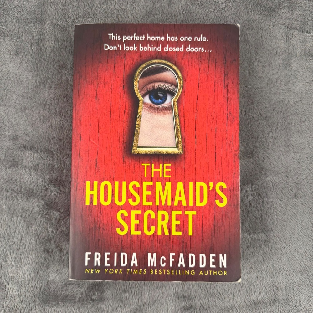 Freida McFadden The Housemaid's Secret Paperback Red Psychological Thriller